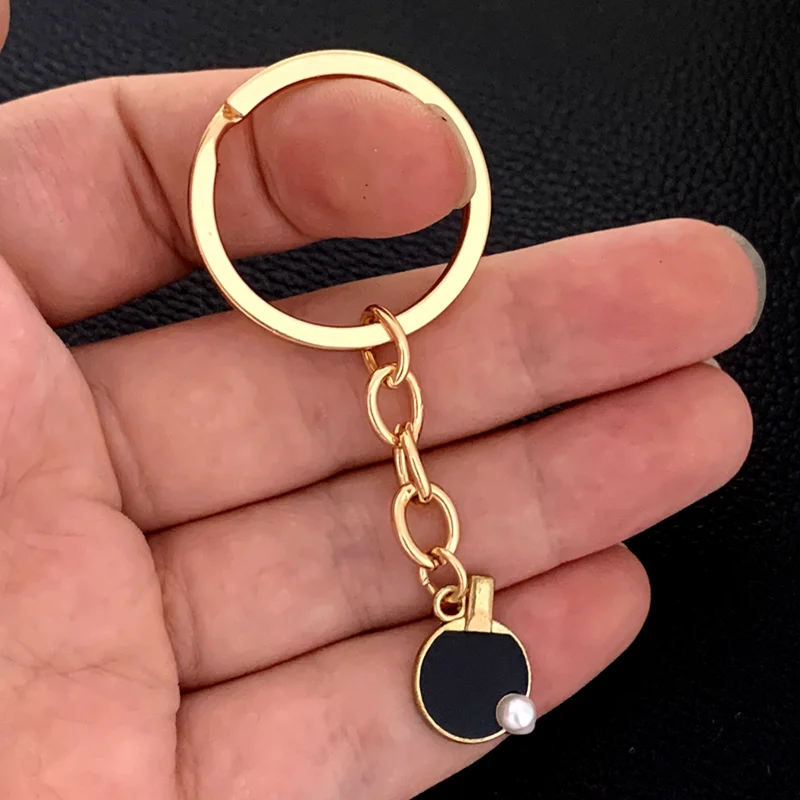 Table Tennis Keychain - 黒赤スポーツ卓球テニスキーチェーンクリエイティブ卓球バットキーチェーン車のキーチェーン良いパートナーギフト