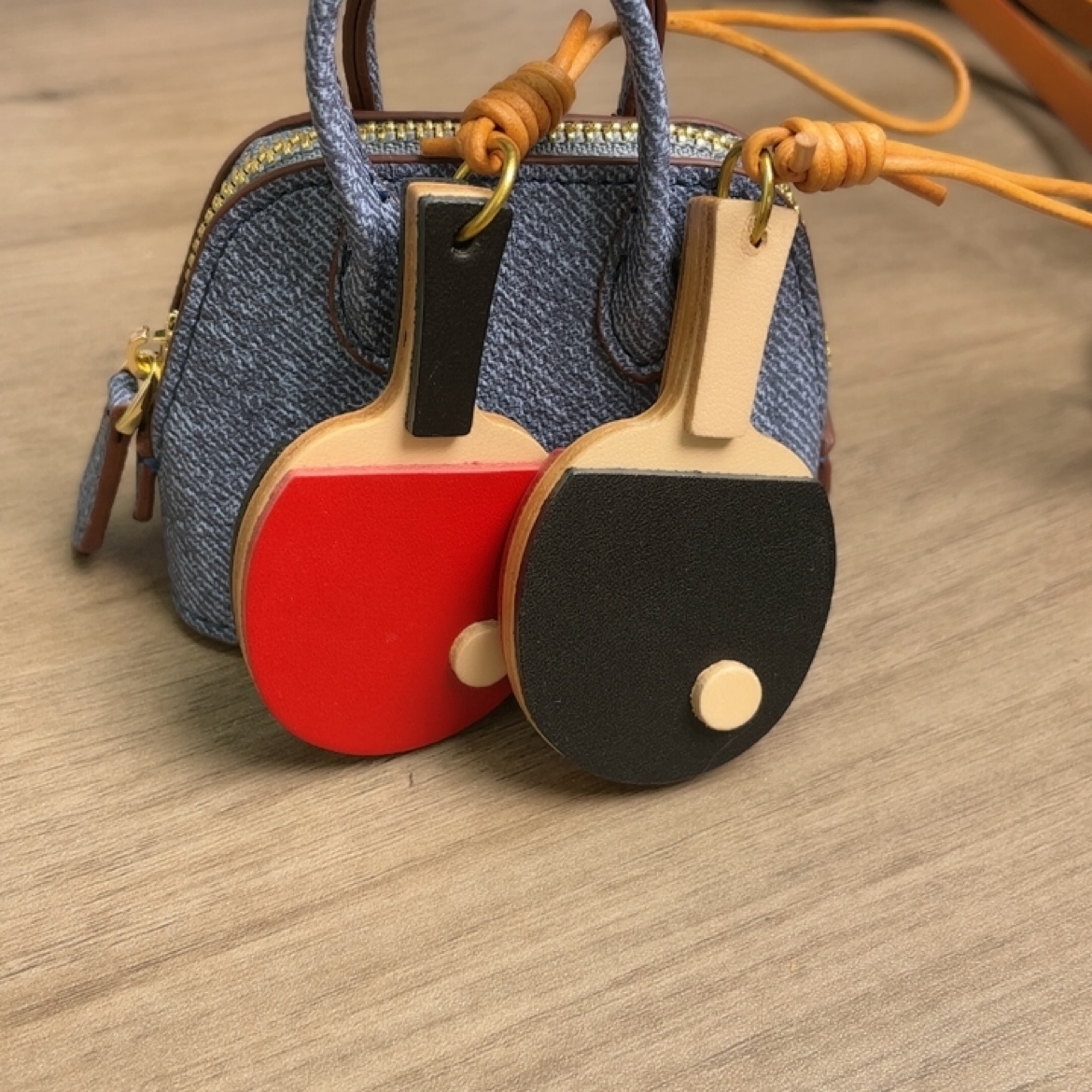 本革卓球キーホルダーバッグチャームユニークな手作りバッグペン - Table Tennis Keychain のレビューと価格