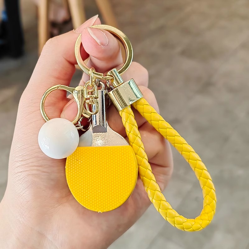 クリエイティブなシミュレーション卓球ラケット、キュートな車の - Table Tennis Keychain のレビューと価格